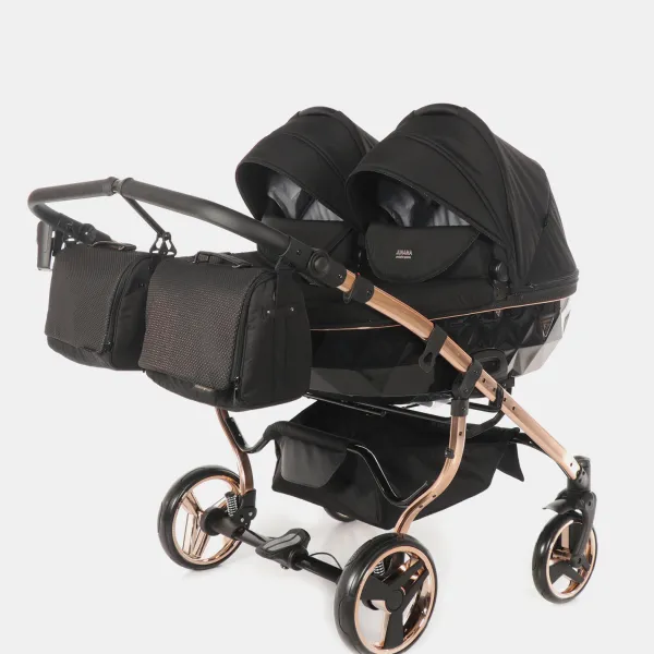 Junama Diamond S-Line Duo V3 – Zwillings-Kinderwagen 4-in-1-Set mit. 2 Babywannen, 2 Sportsitze, 2x Babyschale Avionaut Cosmo 2.0 Smart und 2x Basisstation Dock 2 – Black / in Rosegold – Ansicht 1